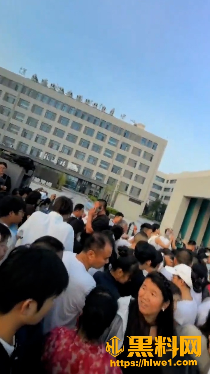 河北职高招生连夜排队大战2