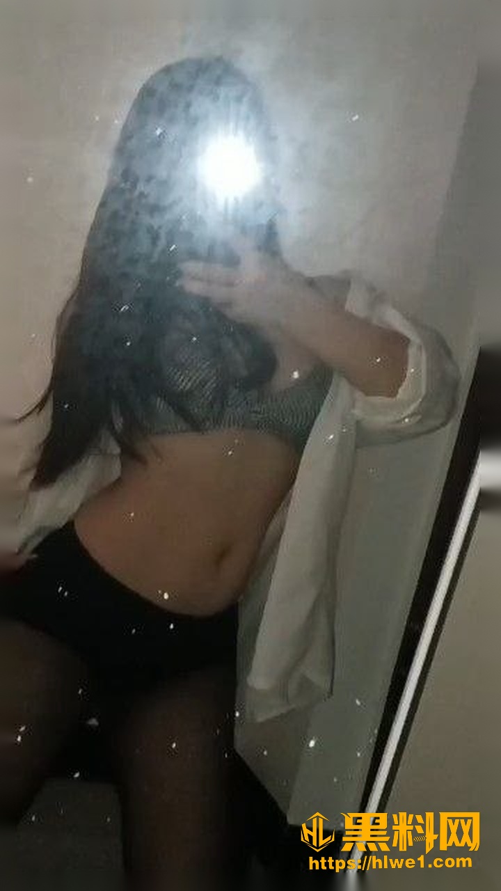 抖音小姣妻扣逼自慰