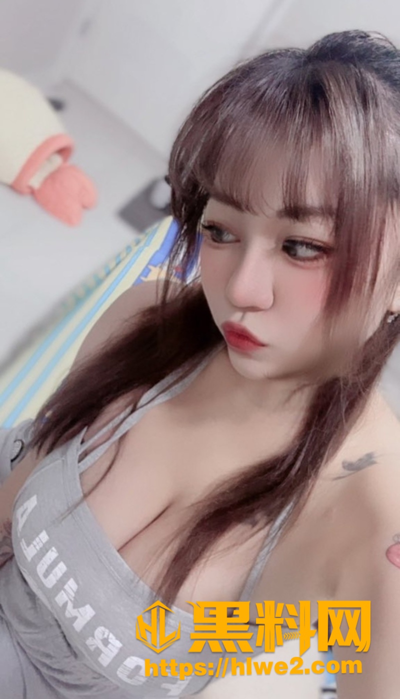 xinnnycc自拍洗澡自摸视频4