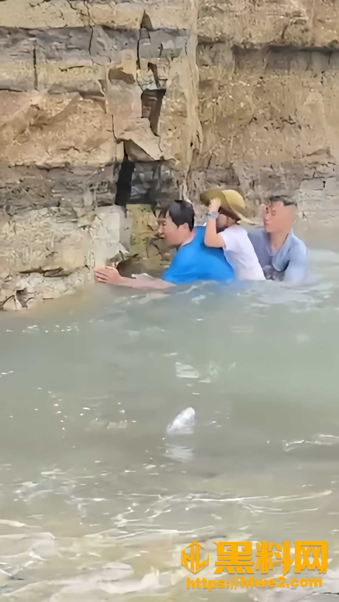 青岛海边救人视频3