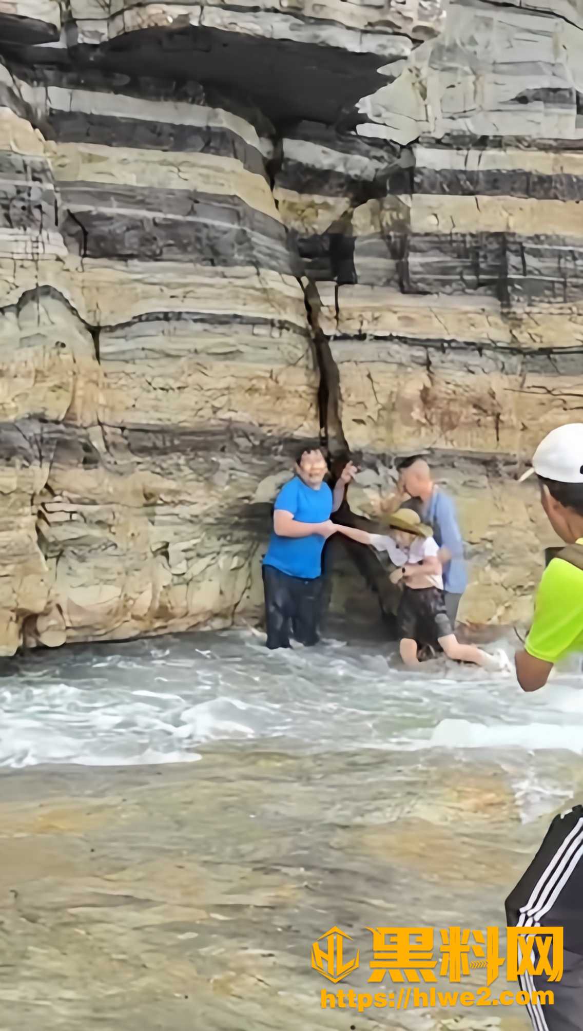 青岛海边救人视频4