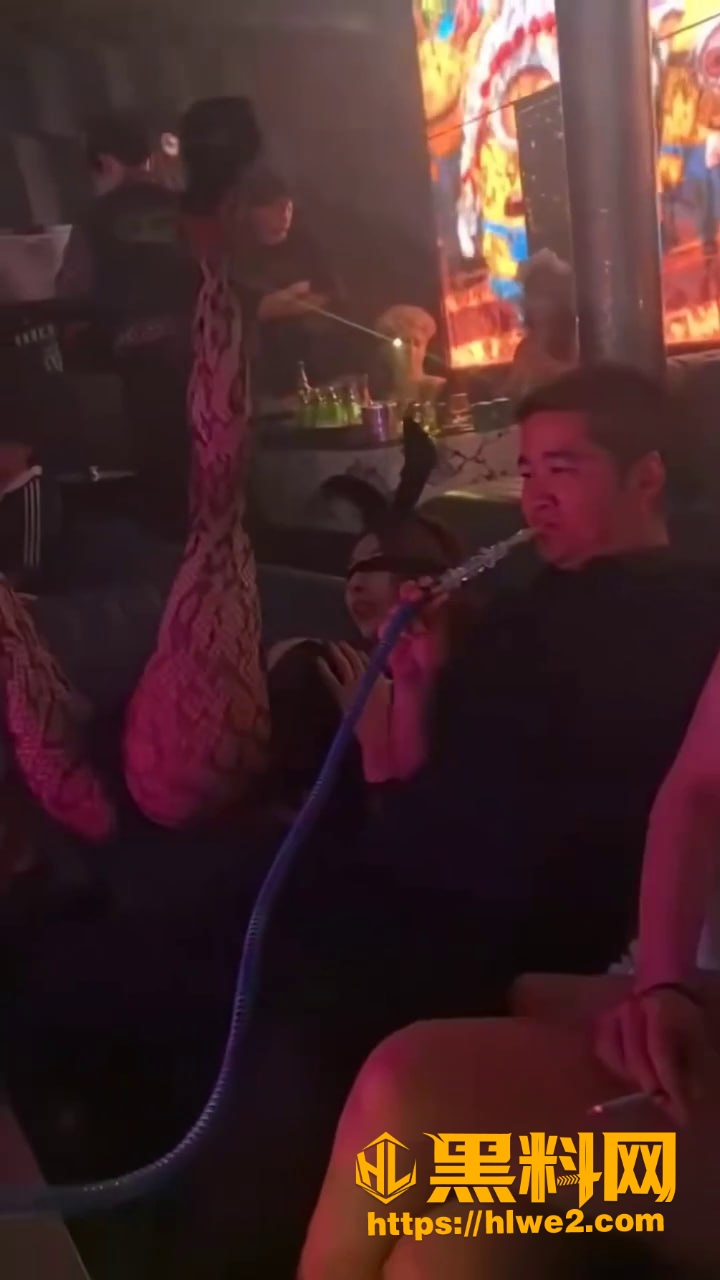 大哥酒吧放不开