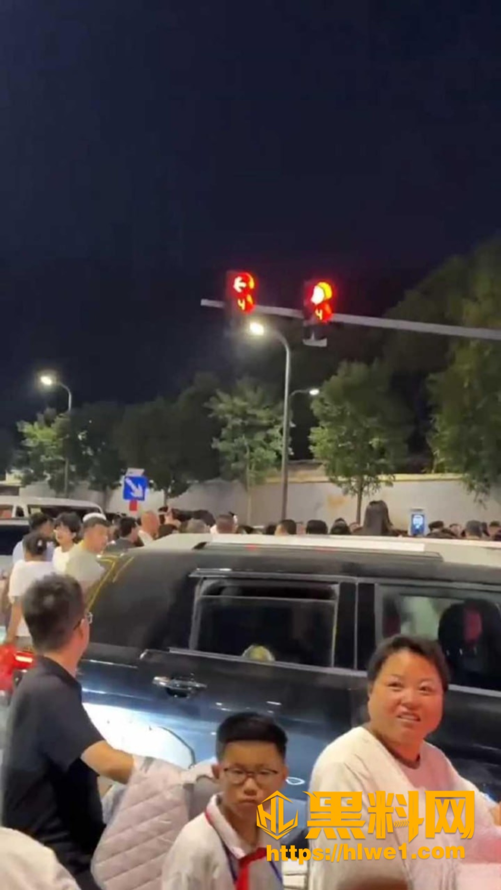 现场围观