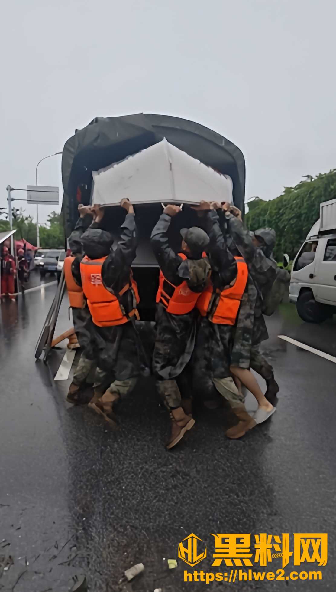 广西贵港解放军洪水救援视频1
