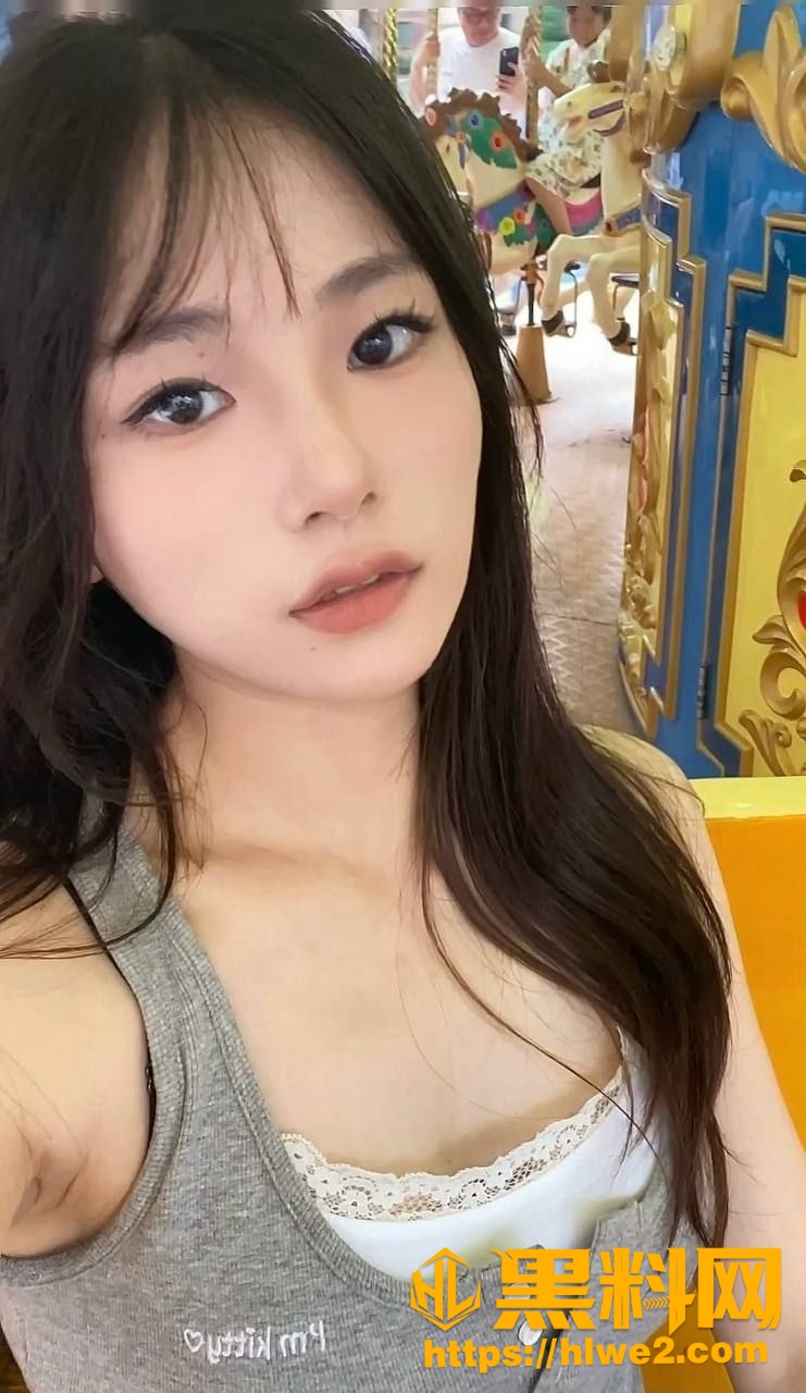 祈锦钥猛吸粗鸡巴深喉
