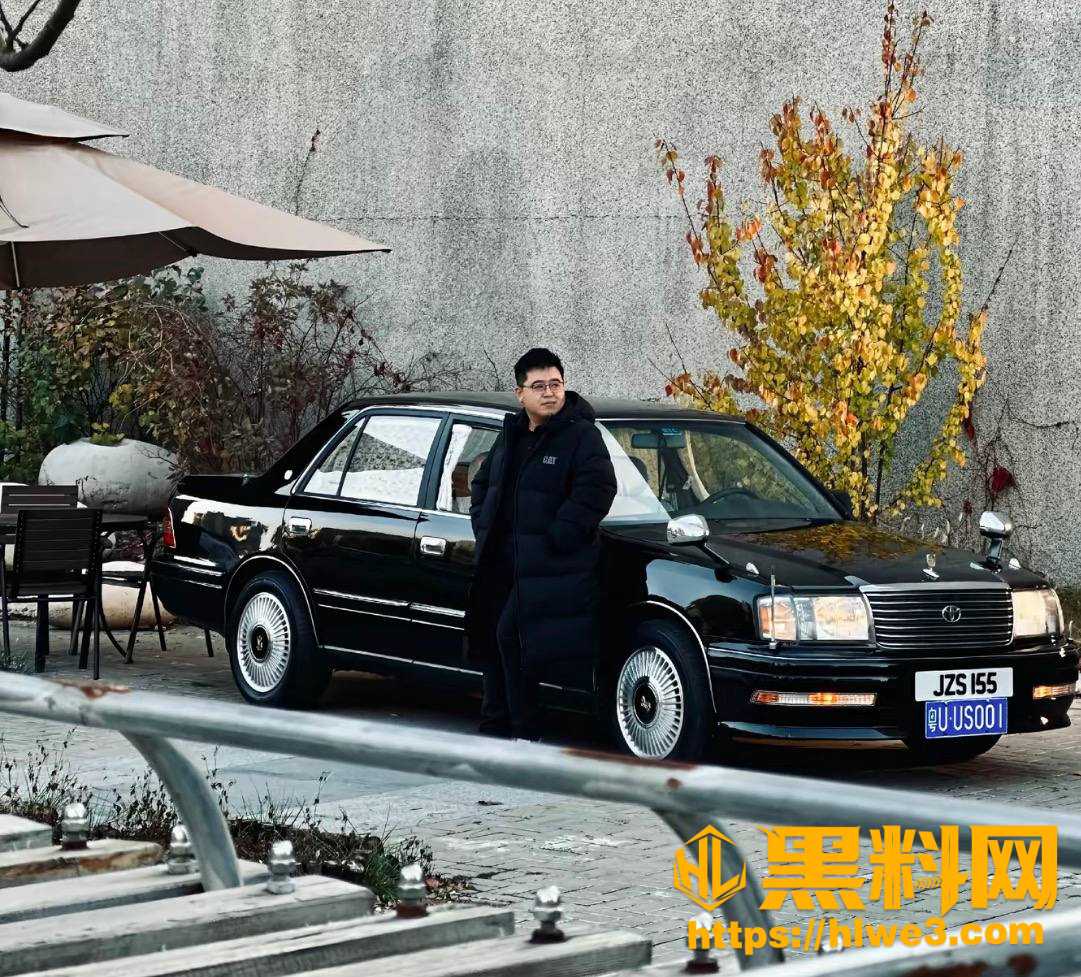 小宋拼缝KTV摸奶4