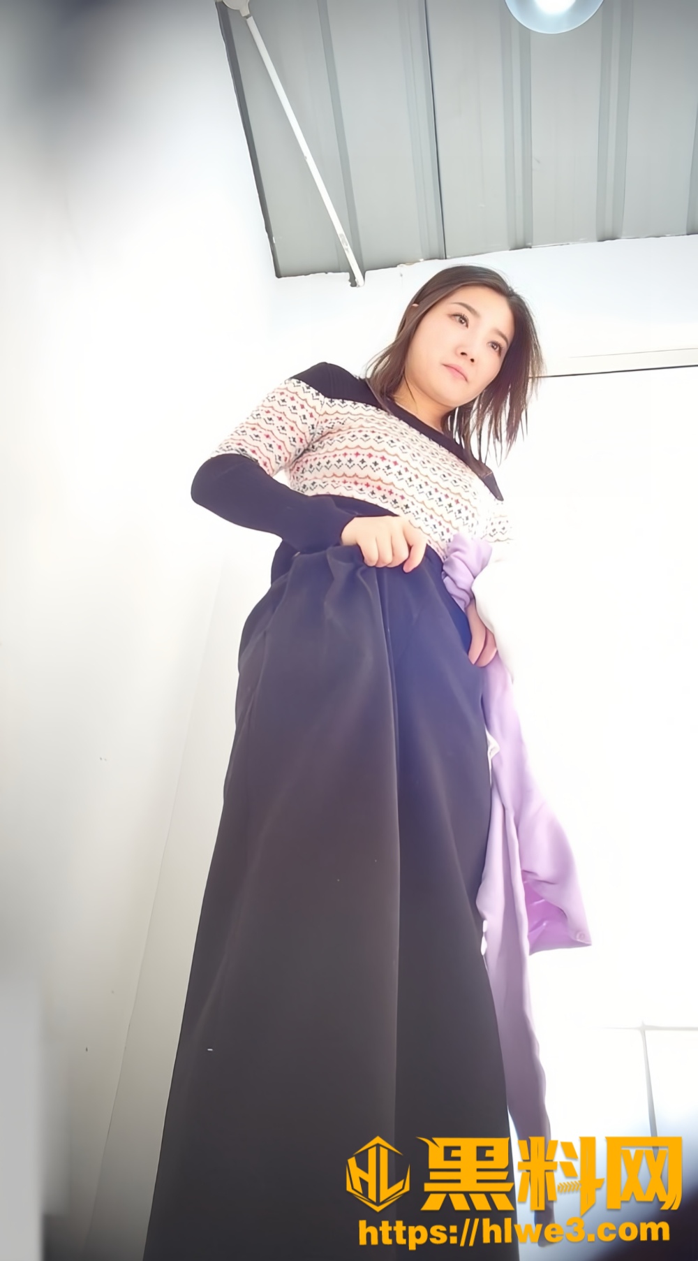 偷拍美女方便换衣4