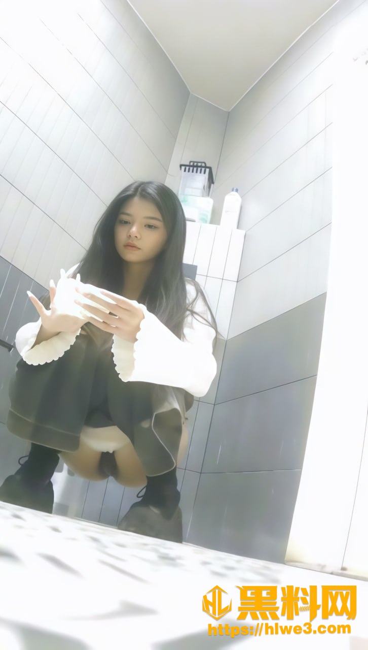商场女厕逼脸同框实拍2