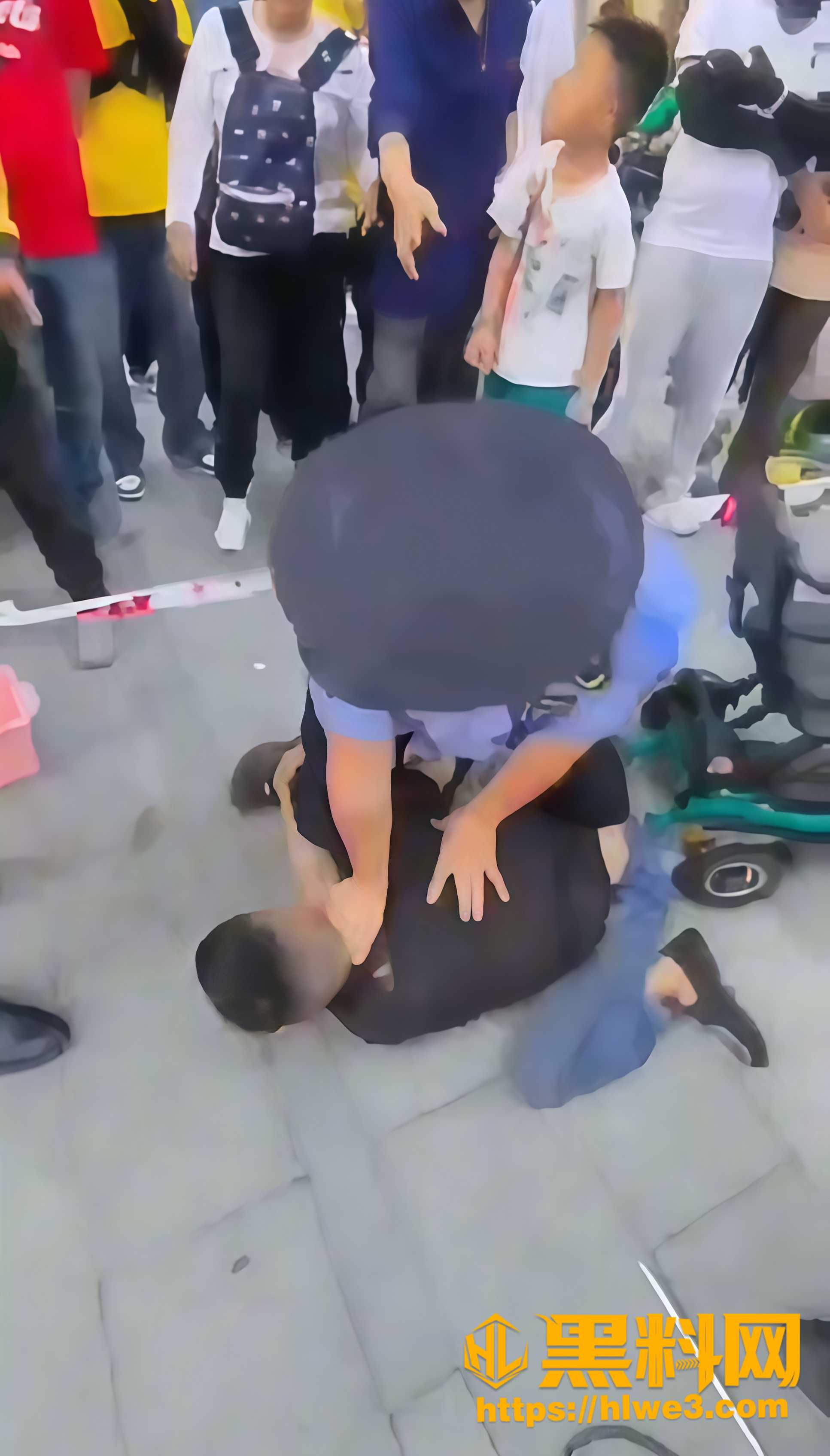 广州城管殴打残疾人