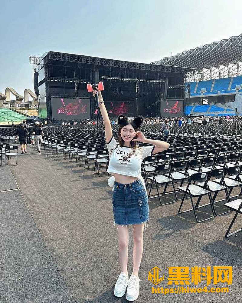 台湾E奶神颜网红谢薇安Vivian1