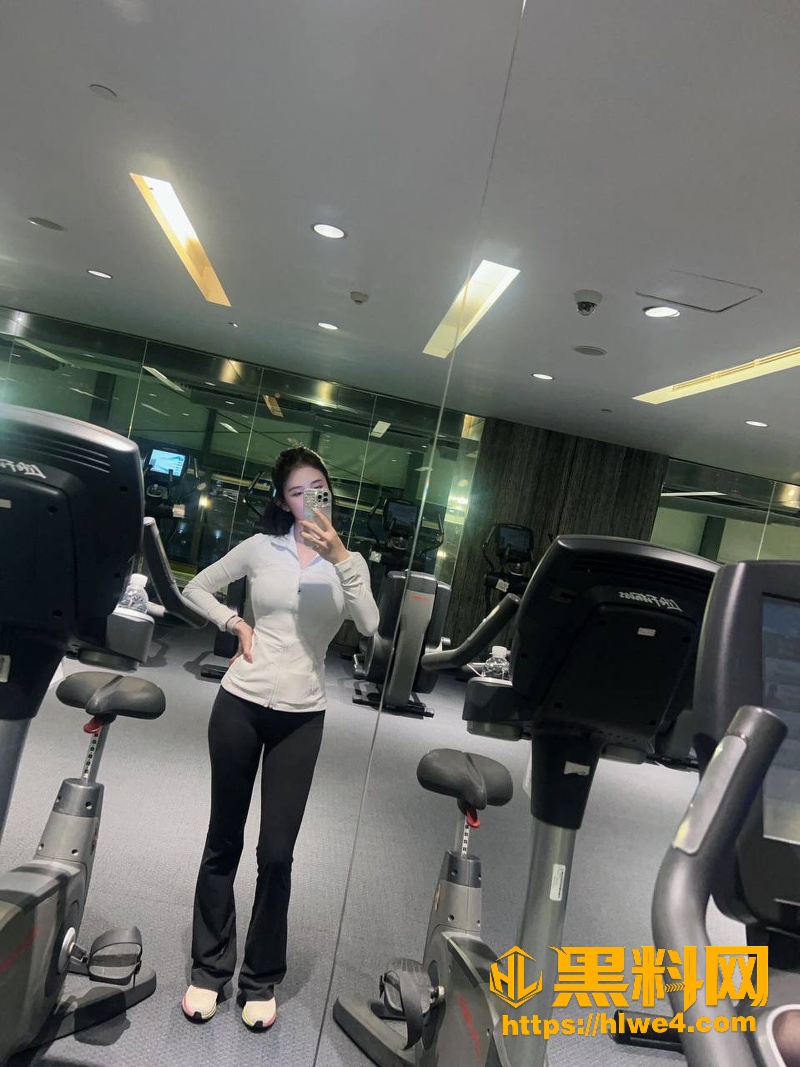 台湾E奶神颜网红谢薇安Vivian2