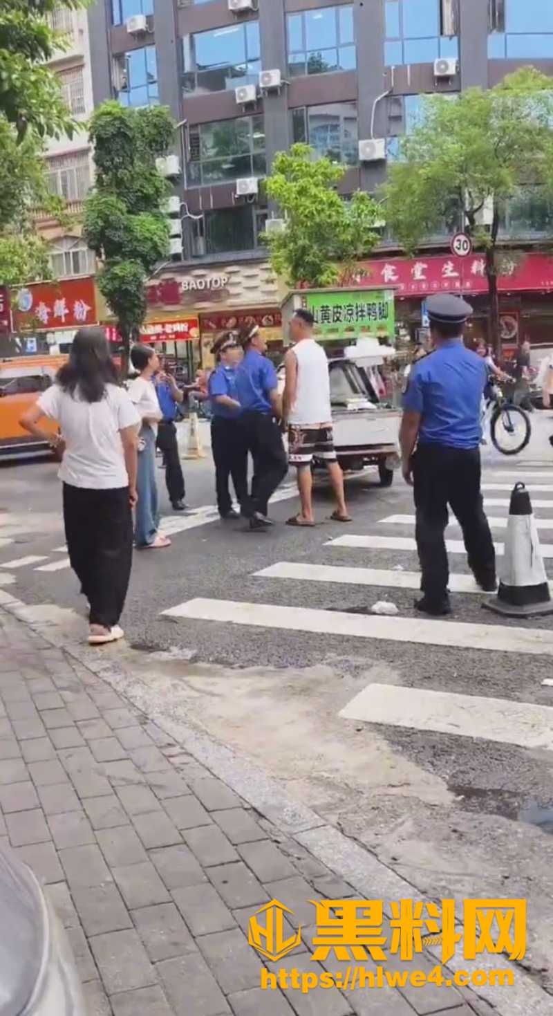 城管执法互殴现场视频2