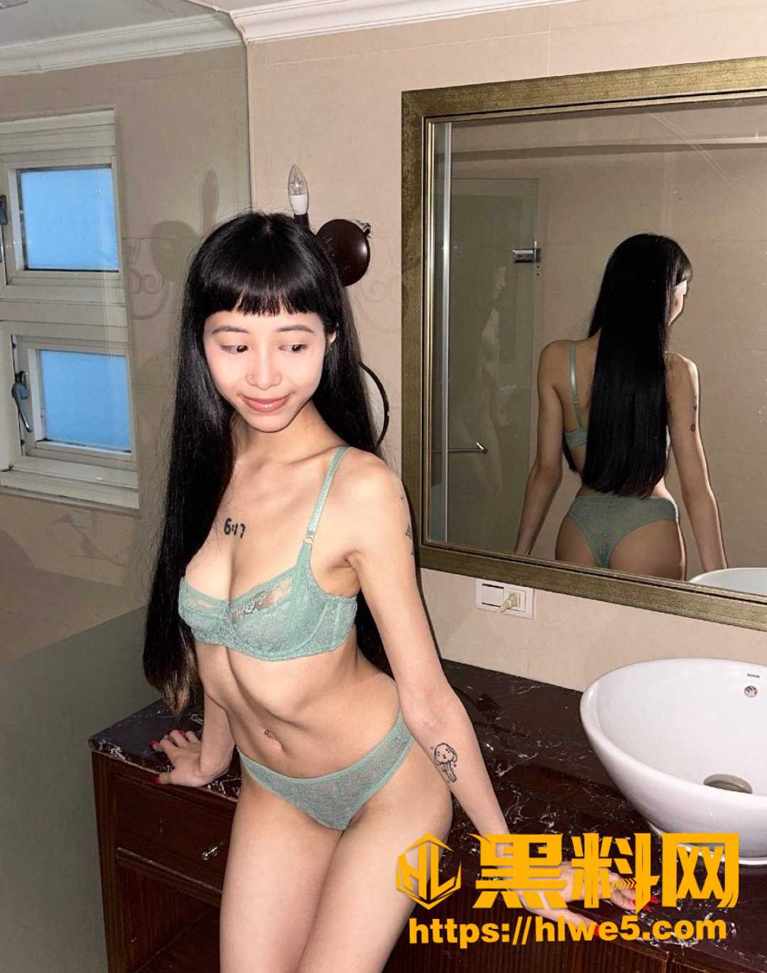 高颜值模特户外露出