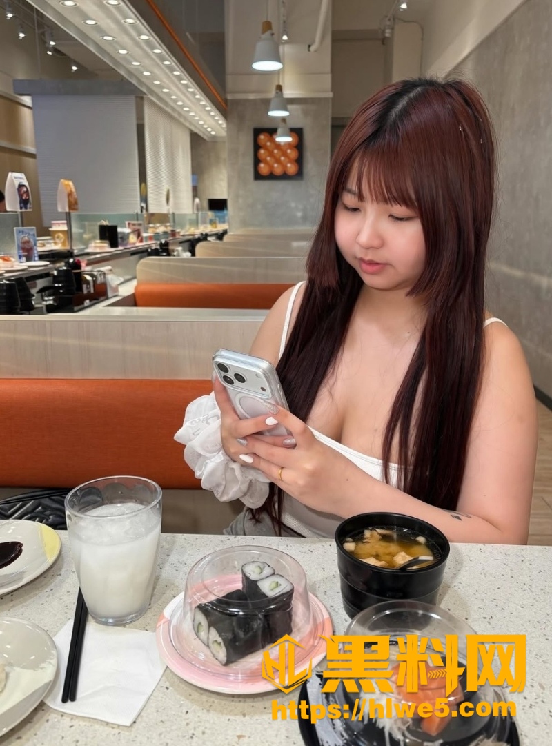 芽芽全裸自拍诱惑8