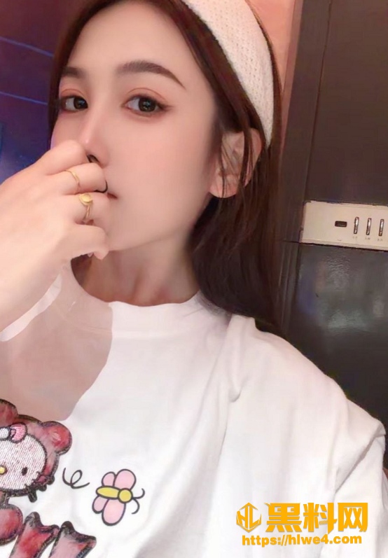 长发反差妹李晶