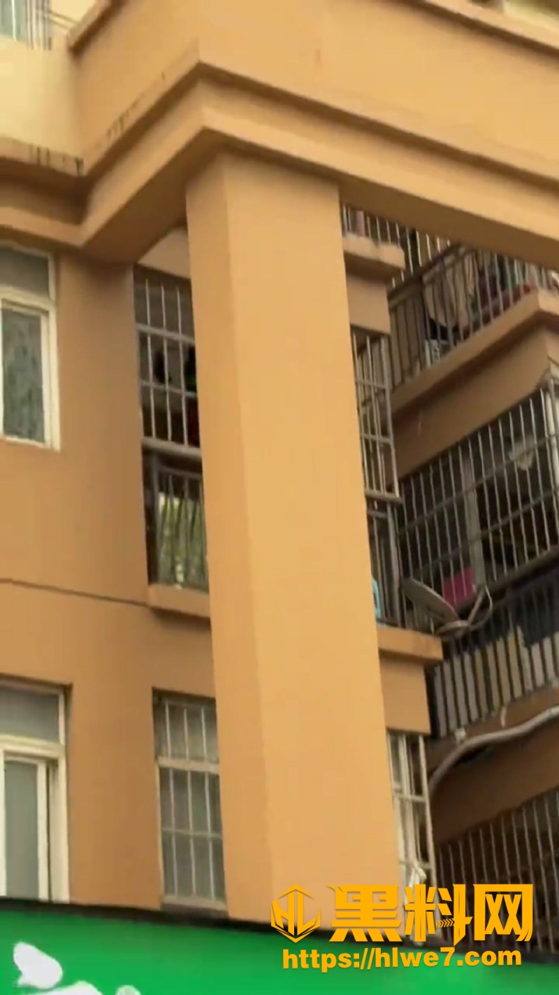  广西南宁女子裸体跳楼事件9