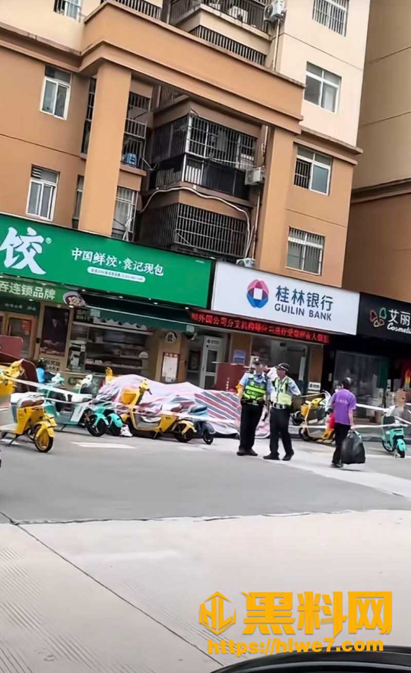  广西南宁女子裸体跳楼事件11