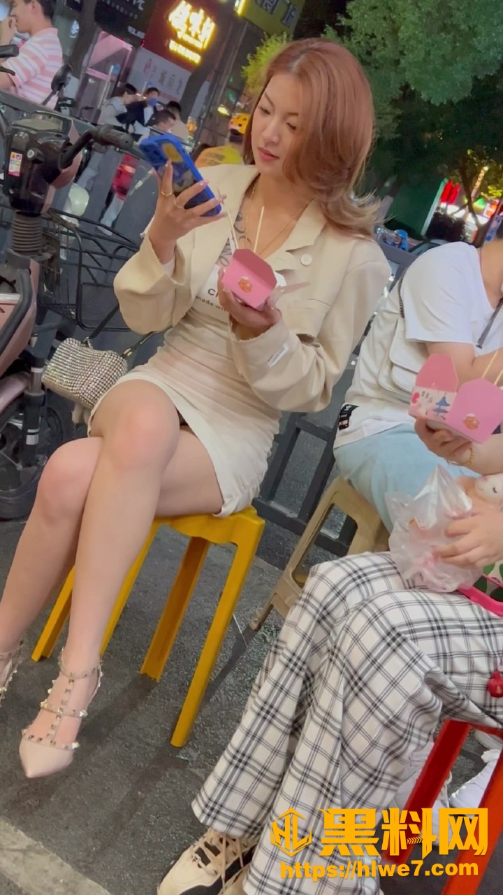 抄底网红美女视频3