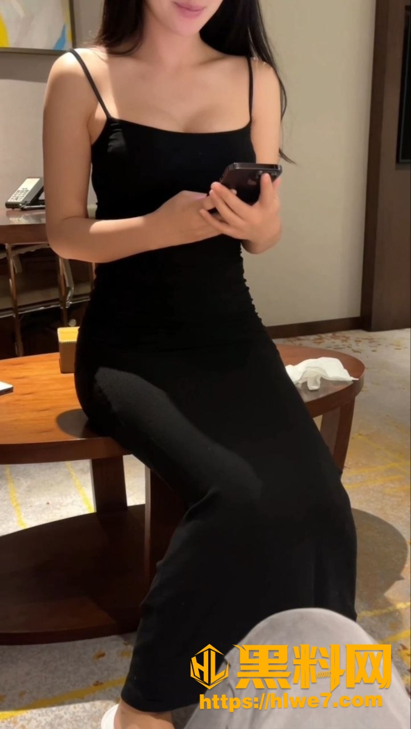 极品黑丝长发美女私密曝光3