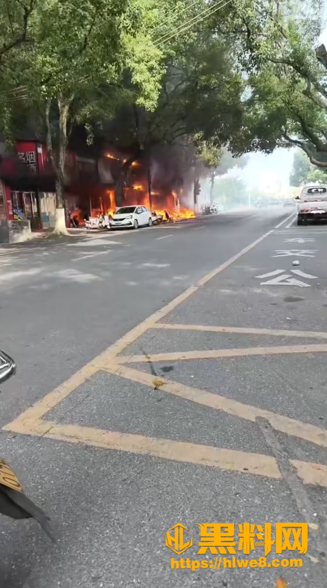 平江丈夫纵火自焚