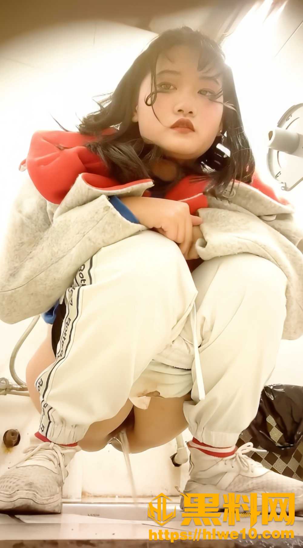 偷拍极品少妇方便4