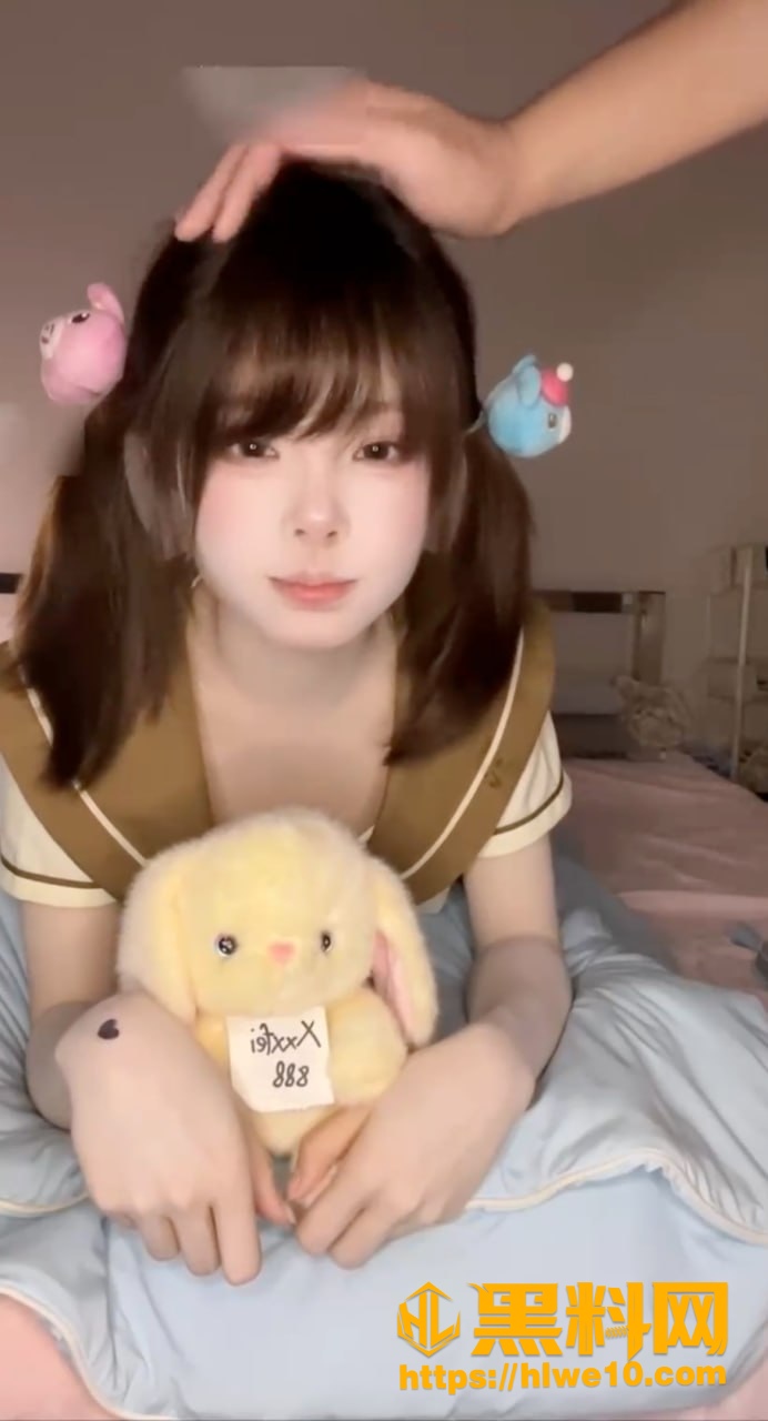 反差双马尾JK萝莉