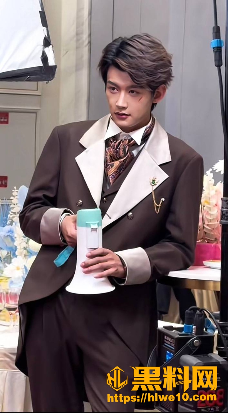 短剧男模钟宇飞被包养5
