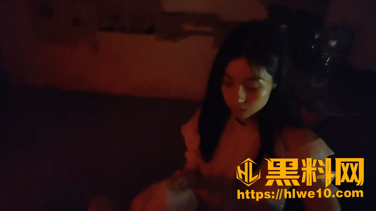 城中村小巷子性感小姐姐