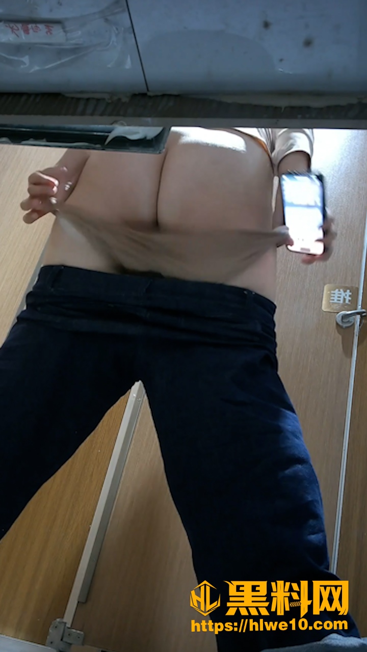 最新女厕偷拍福利资源2