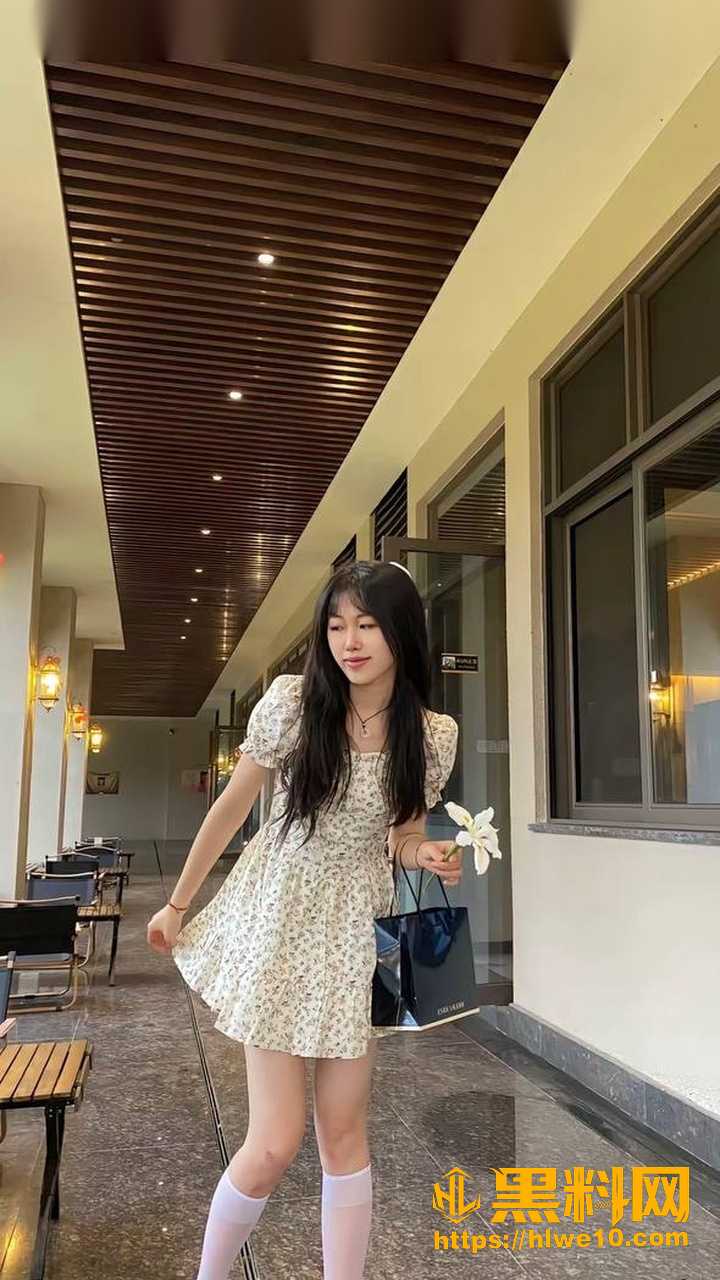 江南第一深情碎花裙女孩性爱视频