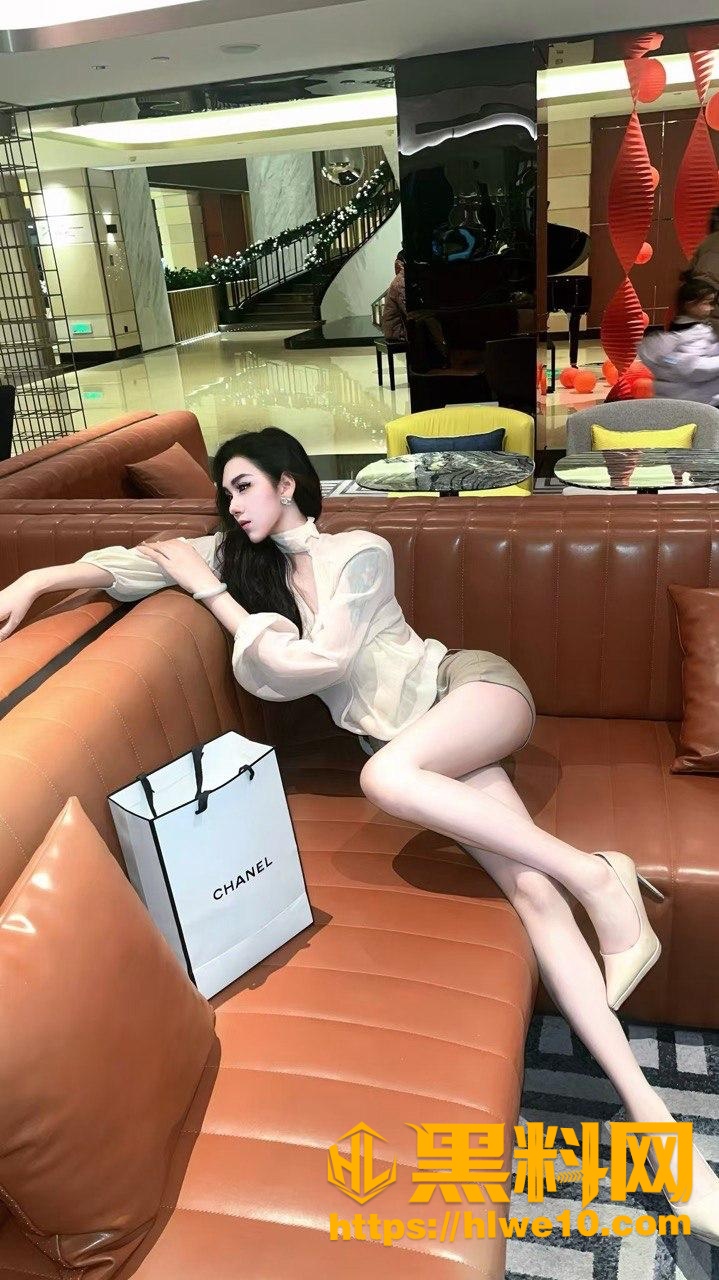 武汉母狗徐可欣不雅视频2