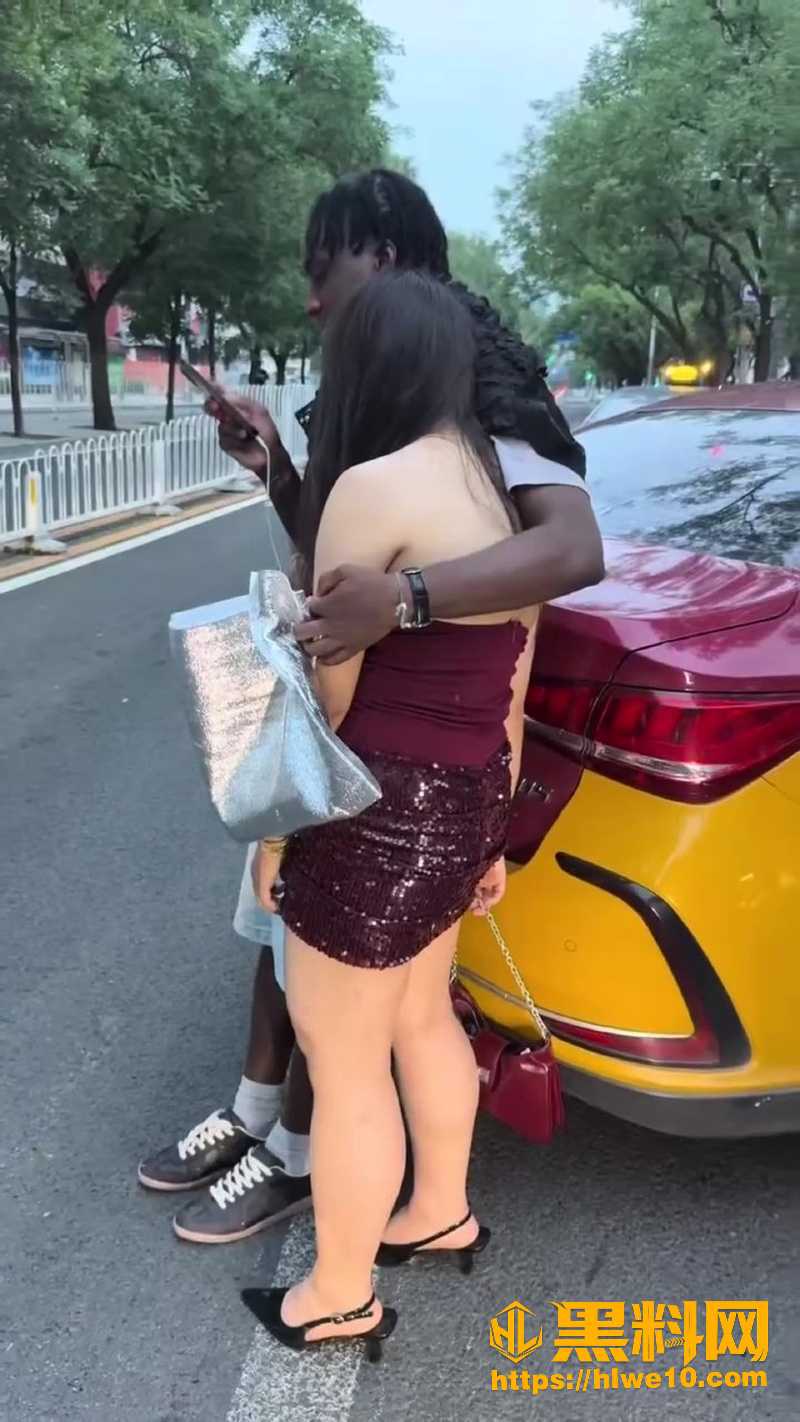 媚黑母狗彻底绿穿4