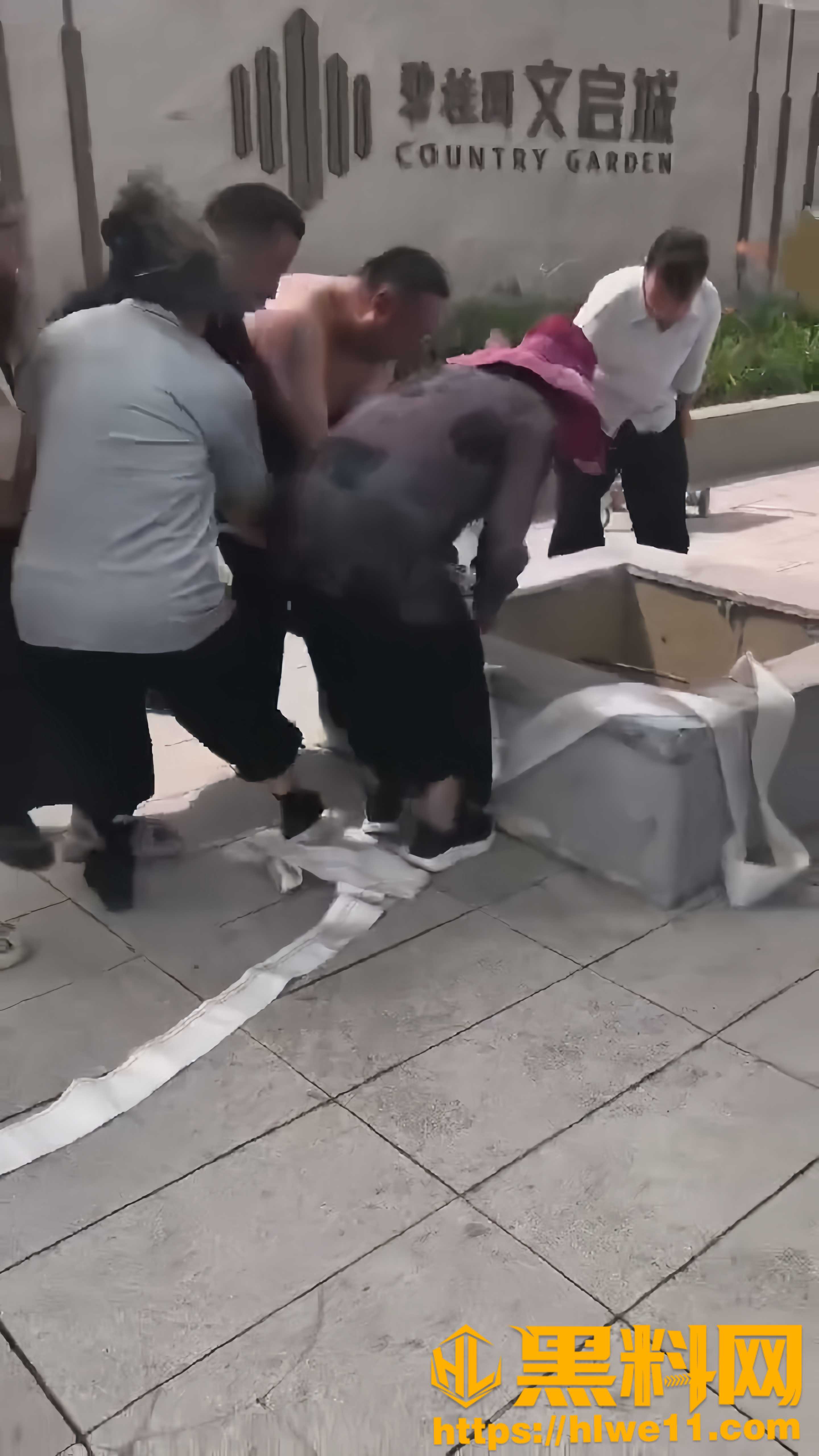 乌鲁木齐男童落水2
