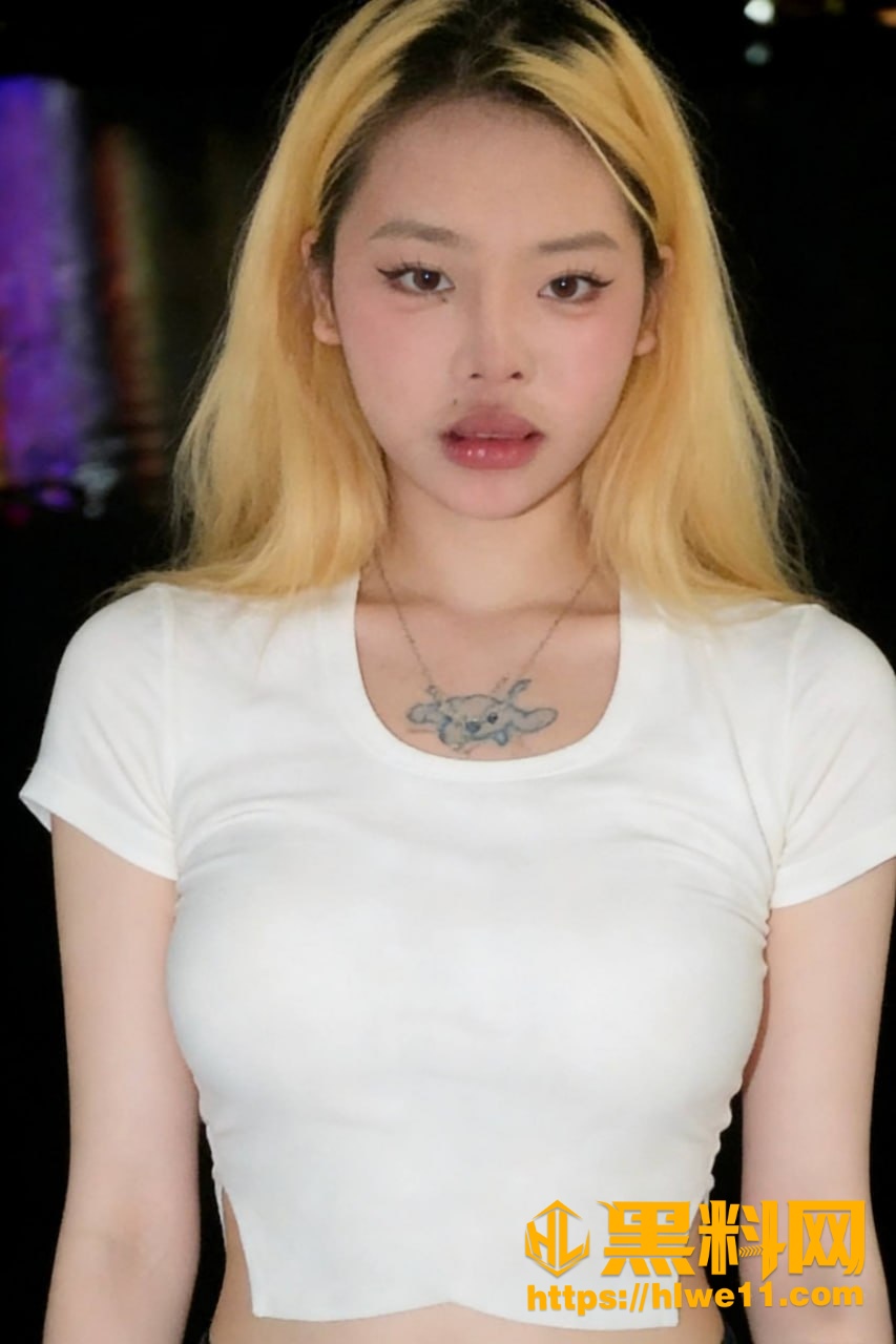 反差舌钉妹吞精