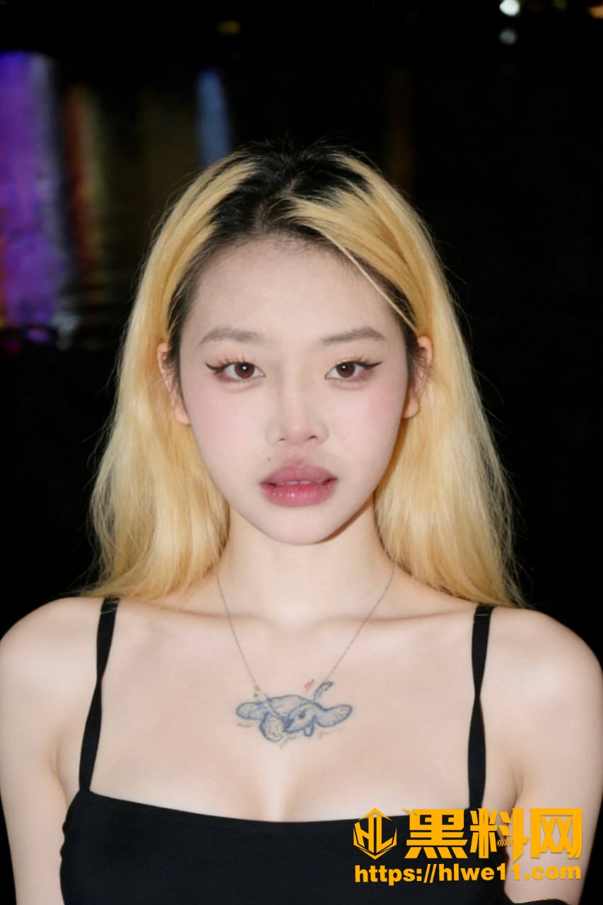 舌钉妹被抠逼喷水