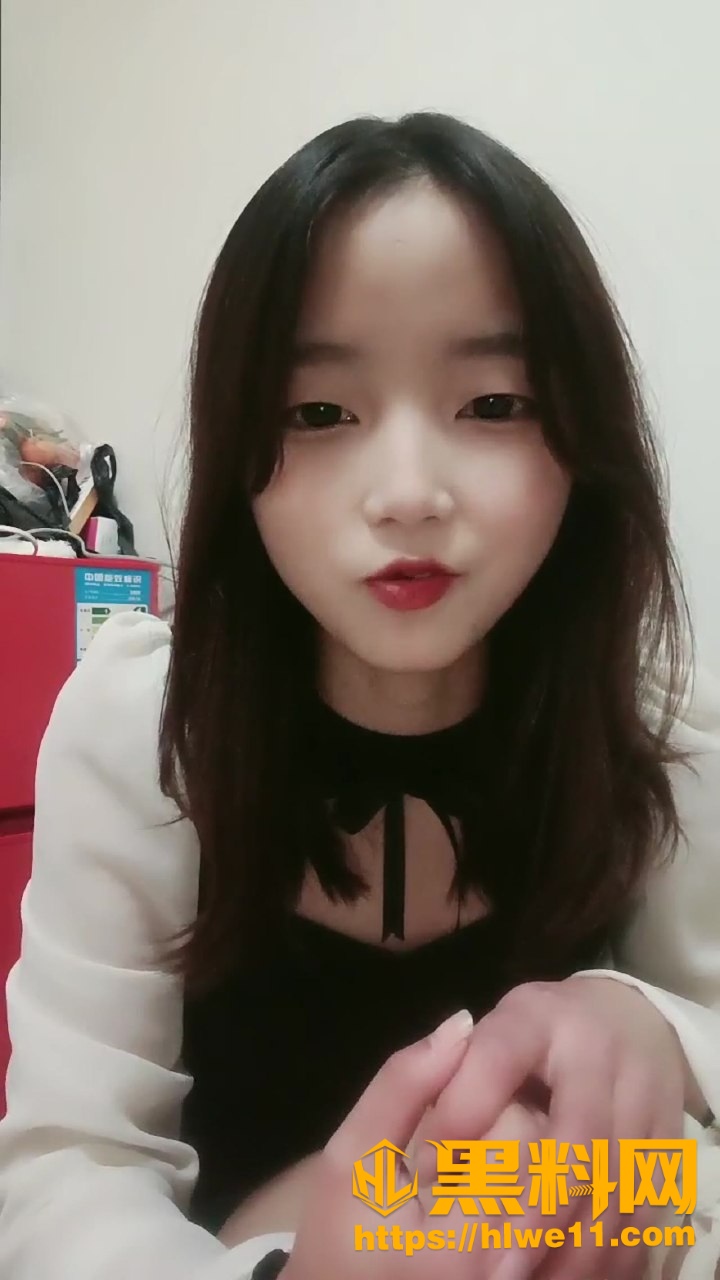 精神小妹无套内射视频2