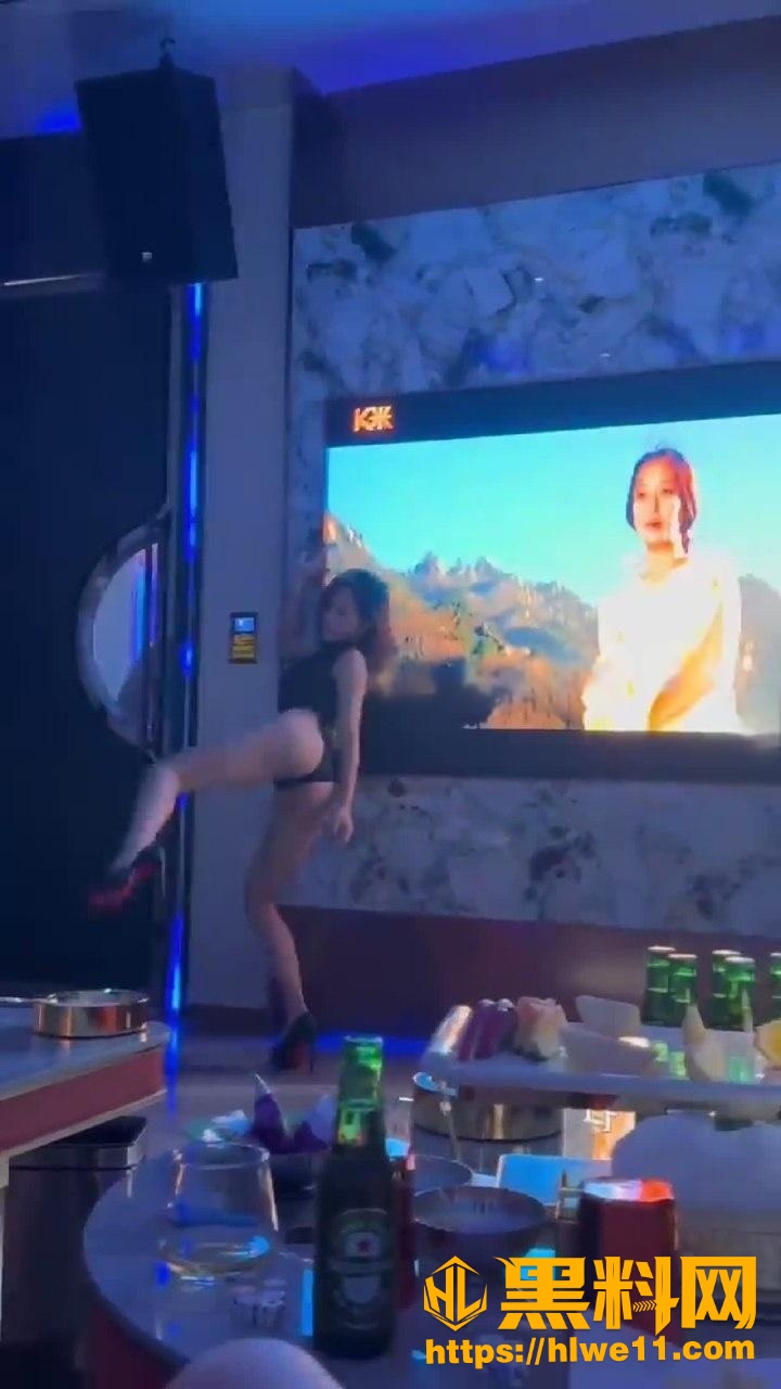 嫩模