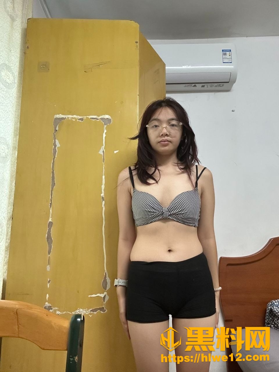 金主调教梁桦反差自慰2