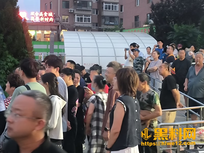 02大连山东路地铁口1 2wm