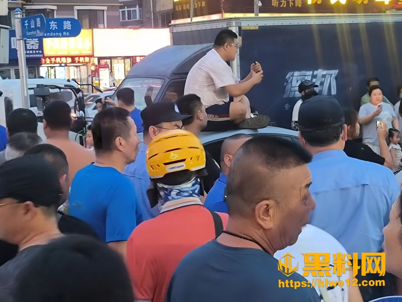 03城管强收羊肉串摊1 3wm