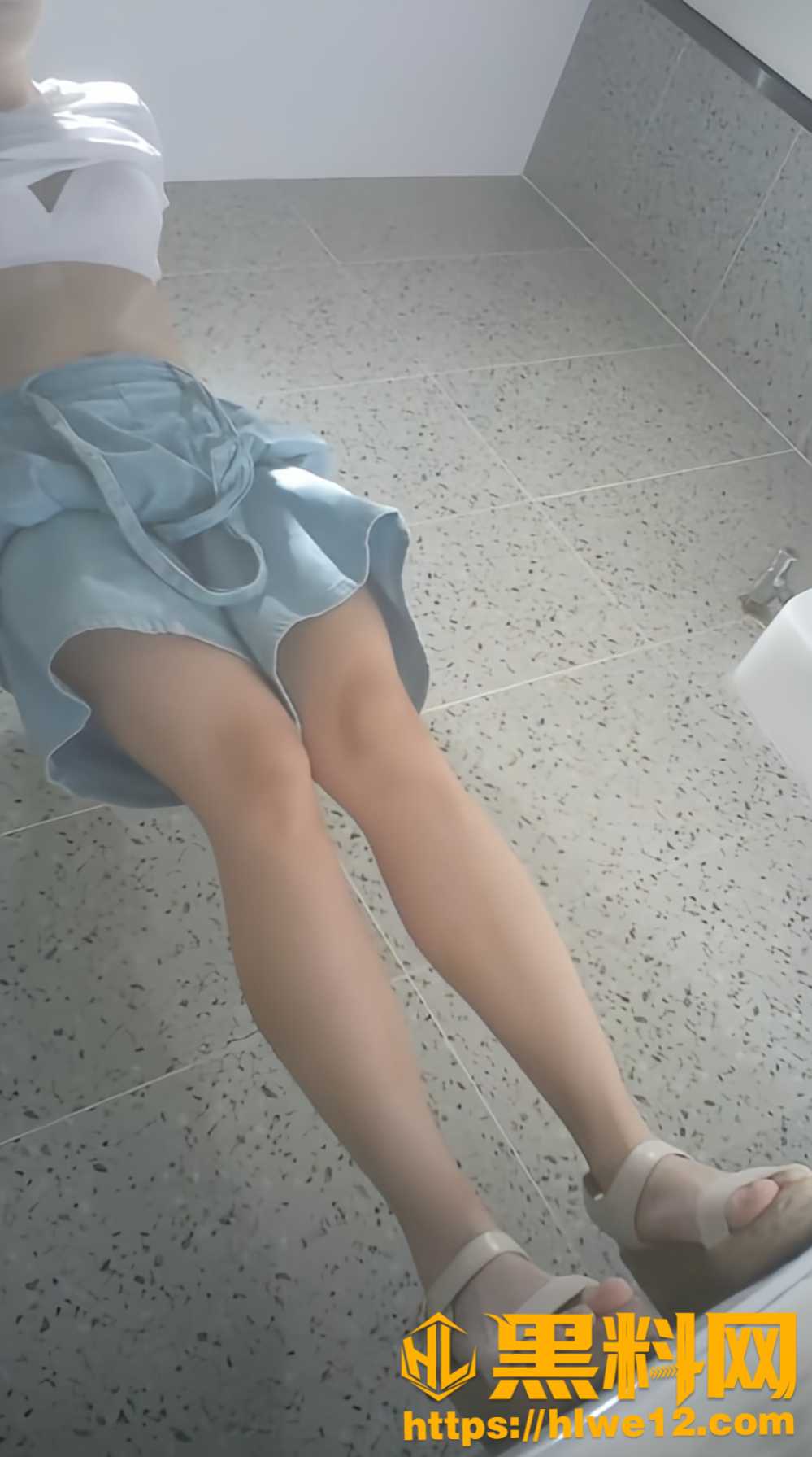 偷拍多位美女嫩鲍鱼4