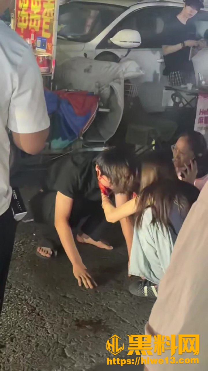 山东枣庄街头打架视频 1