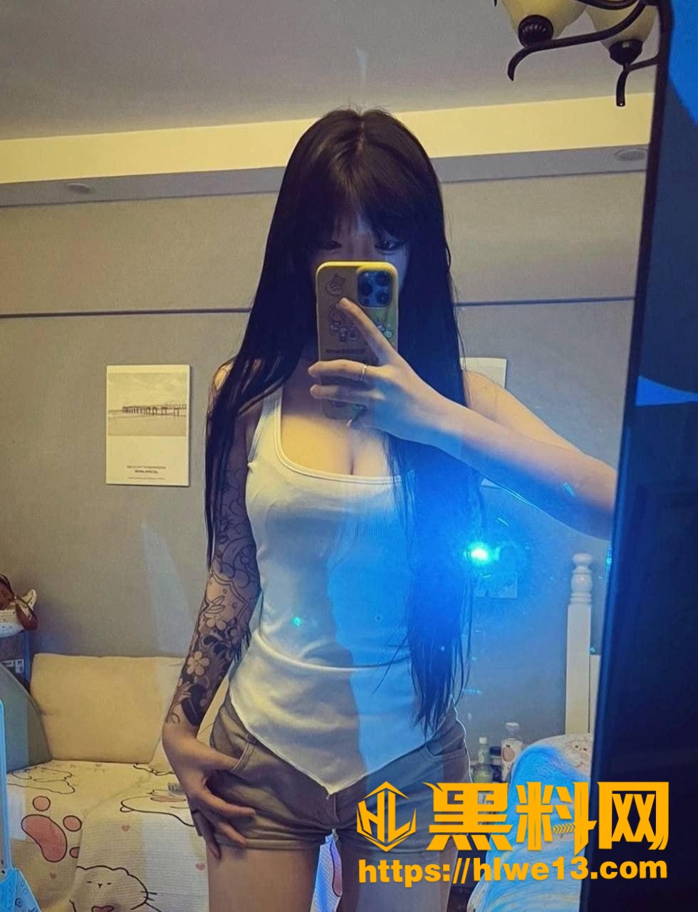 女大学生浴室跪地深喉视频2
