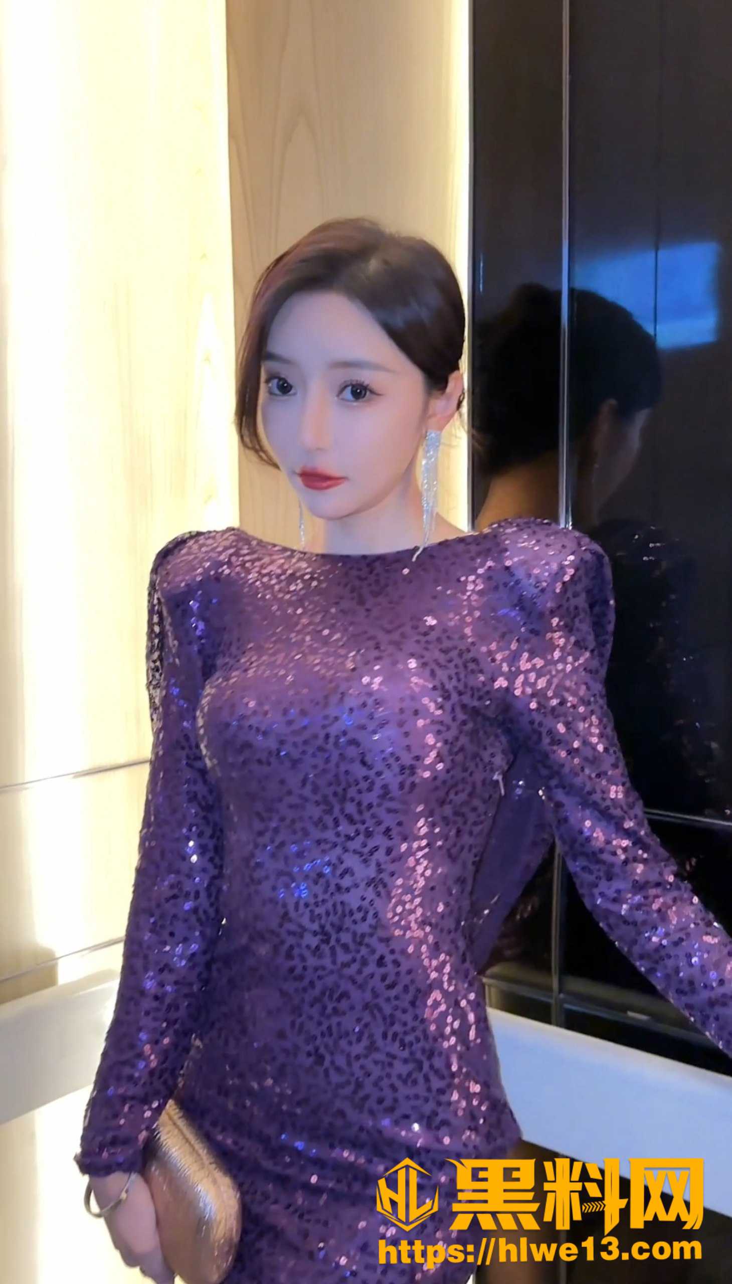 王馨瑶大尺度深V漏背写真1