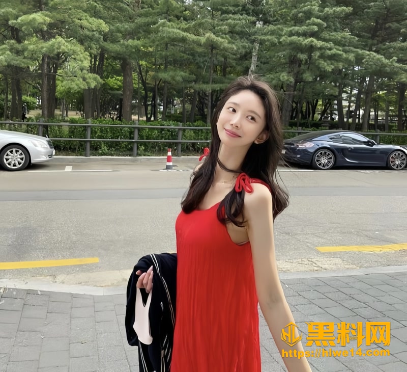 01推特反差婊小村花1 1wm