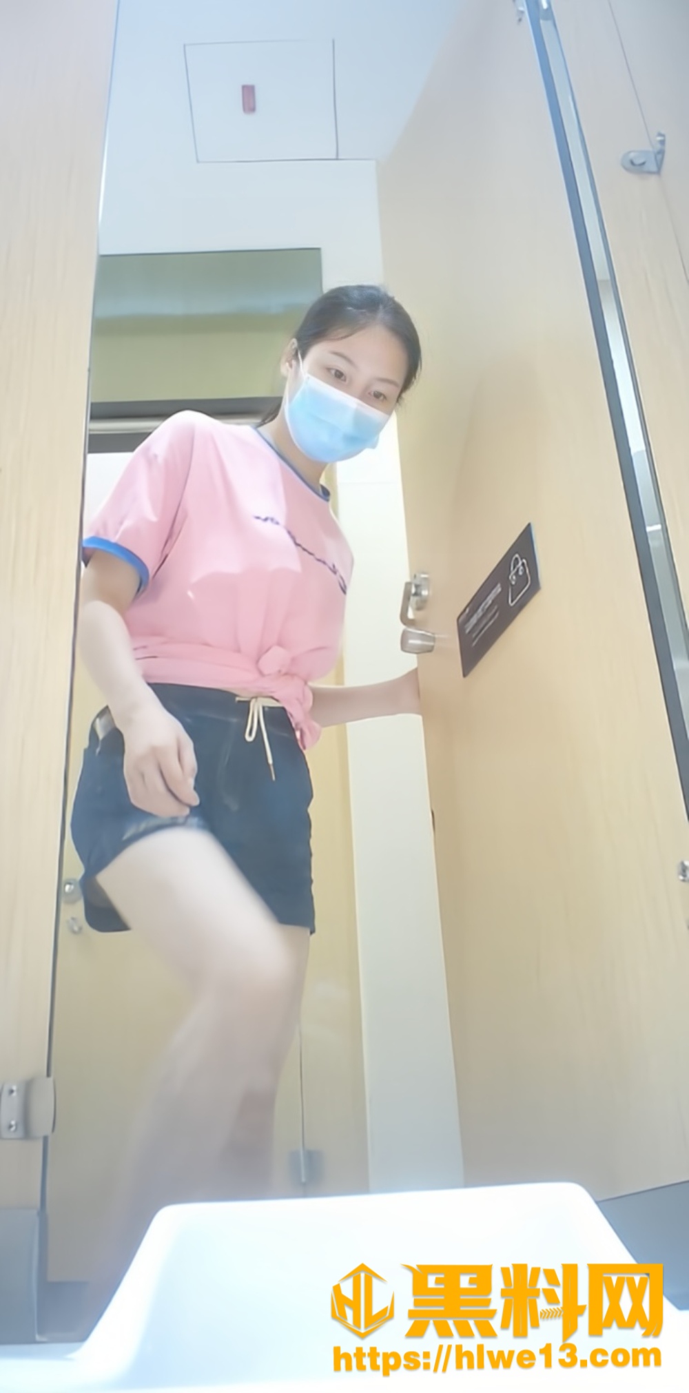 商场女厕偷拍视频2