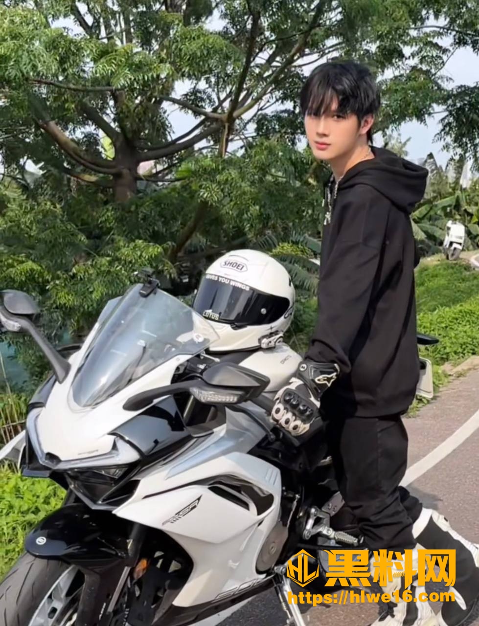 佛山机车网红小柒出轨