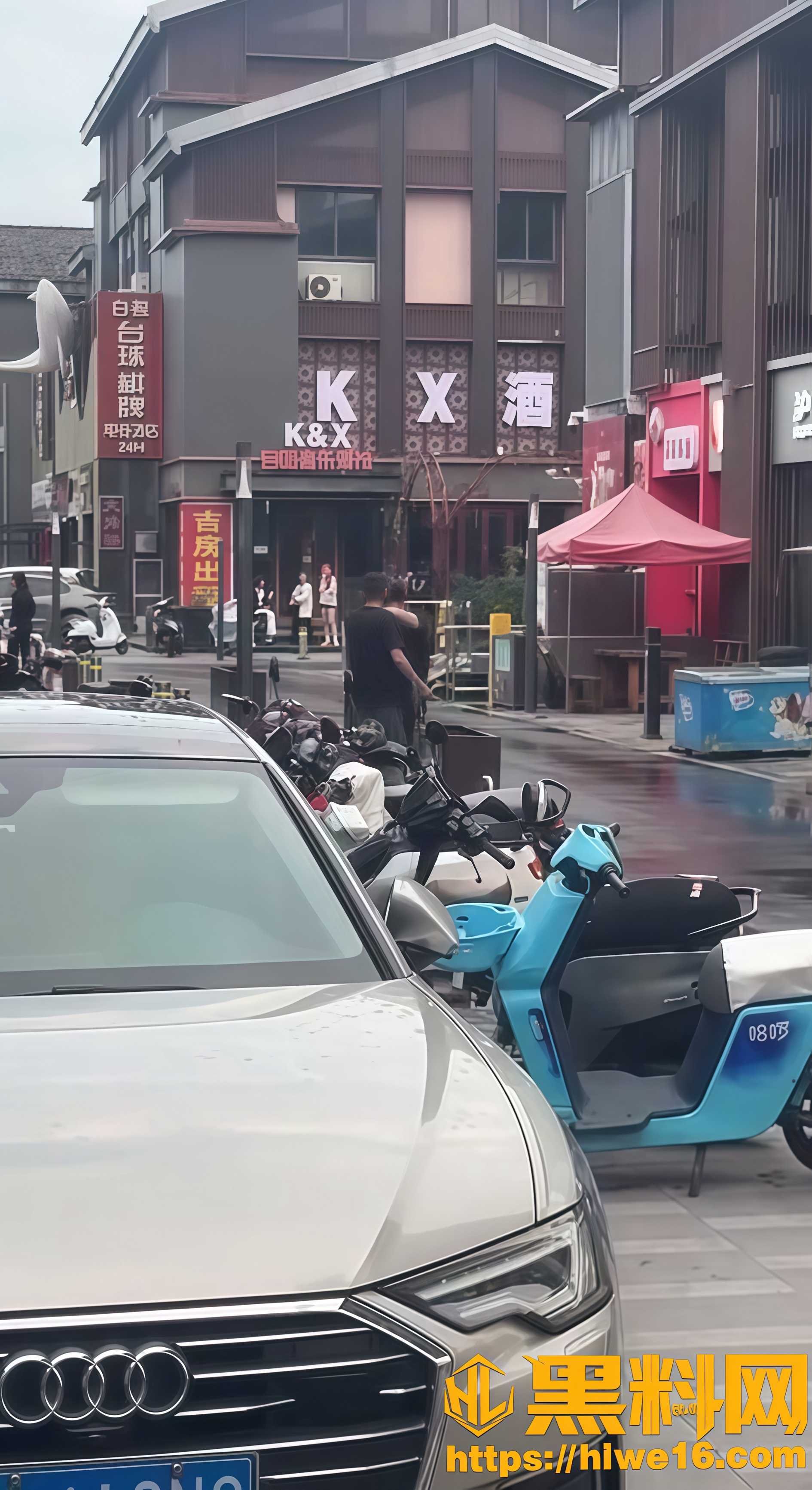 KX酒馆门口打成血肉模糊