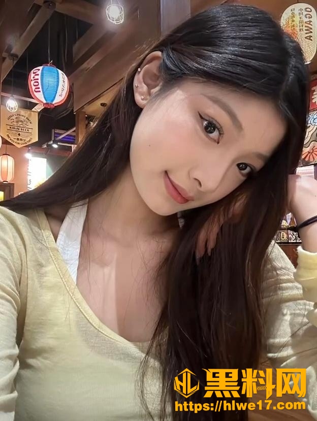 黄敏套现后与金主旅游