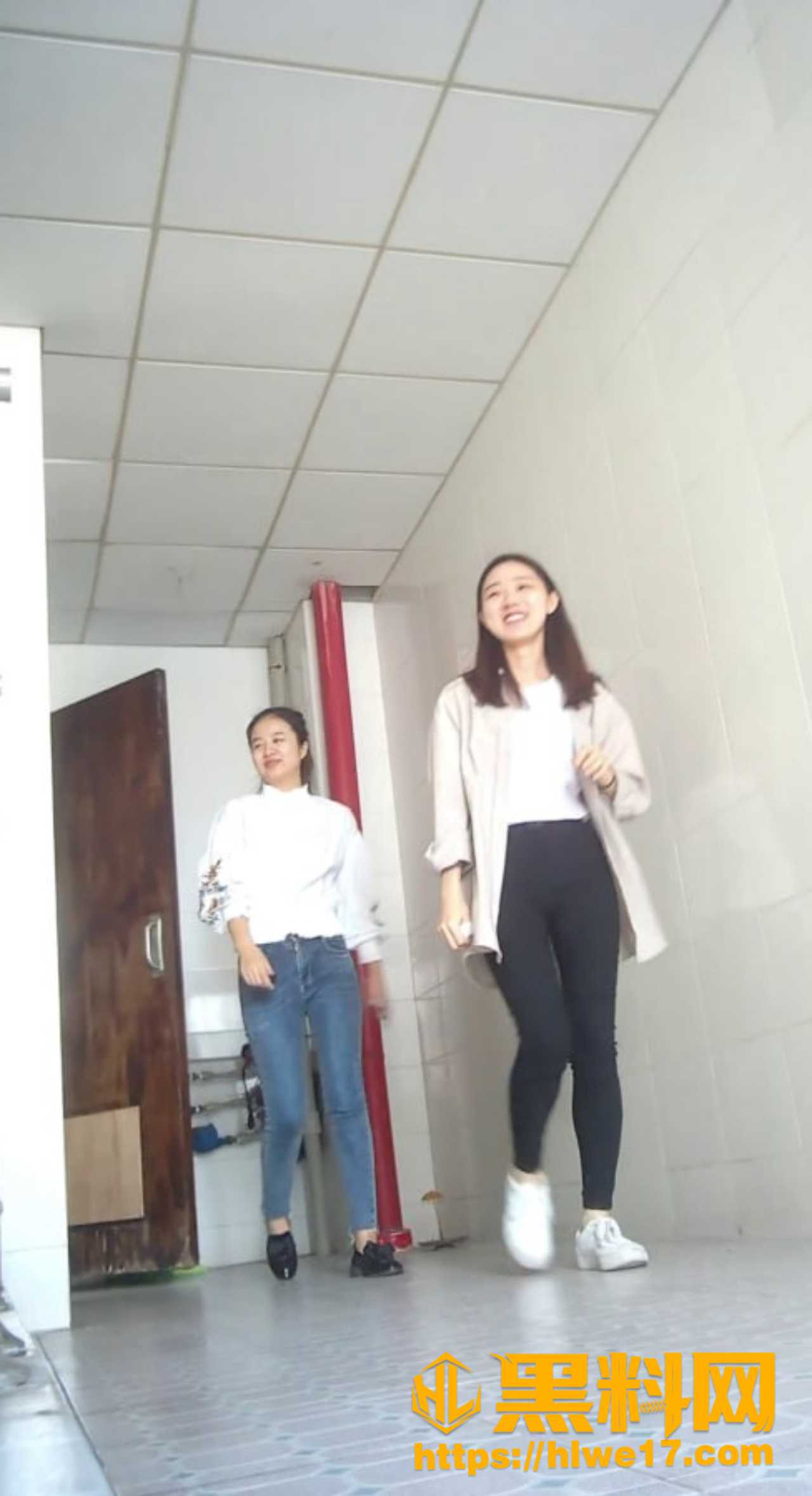工厂女厕偷拍